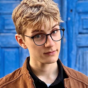 Sprecher Moritz Hecke, Synchronstimme von Ian Armitage